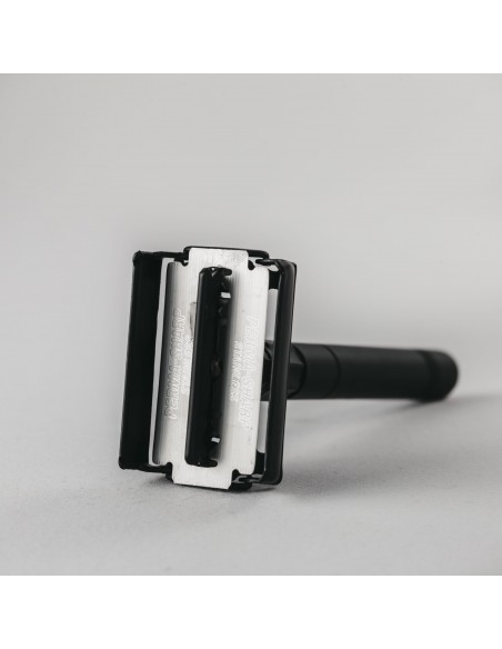 Maquinilla "Sharp" Negra - Apertura Mariposa